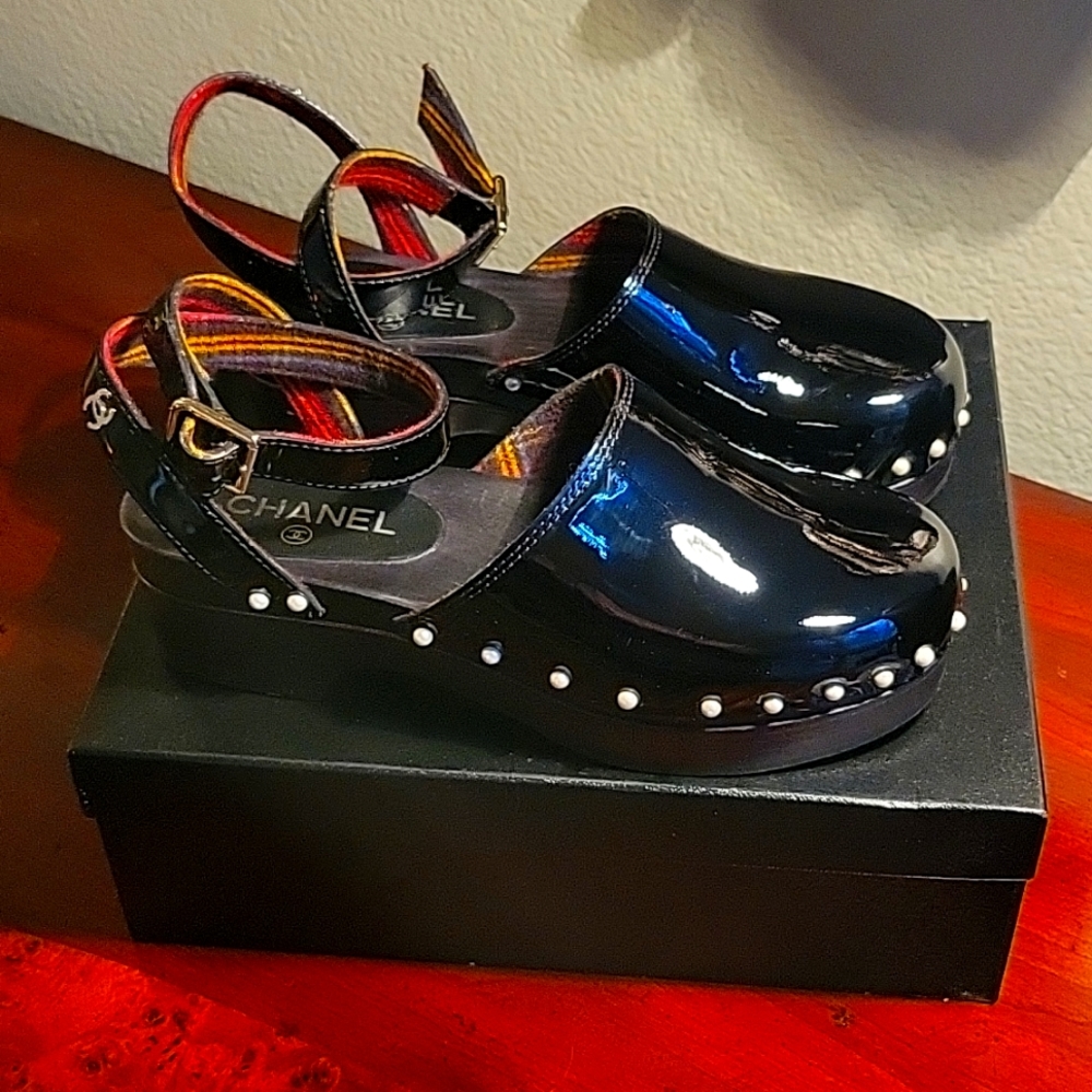 MULES / Shoes